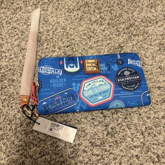 Rare Disney x Dooney & Bourke Resorts Collection Wristlet 💙🏰 - Picture 1 of 3